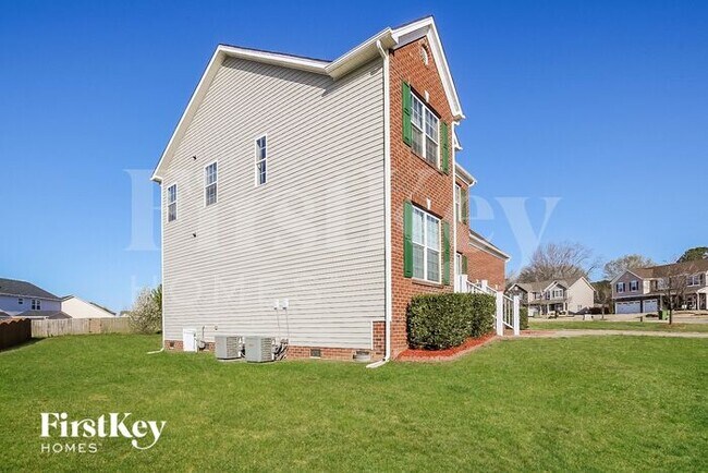 Foto del edificio - 1400 Chimney Ridge Dr