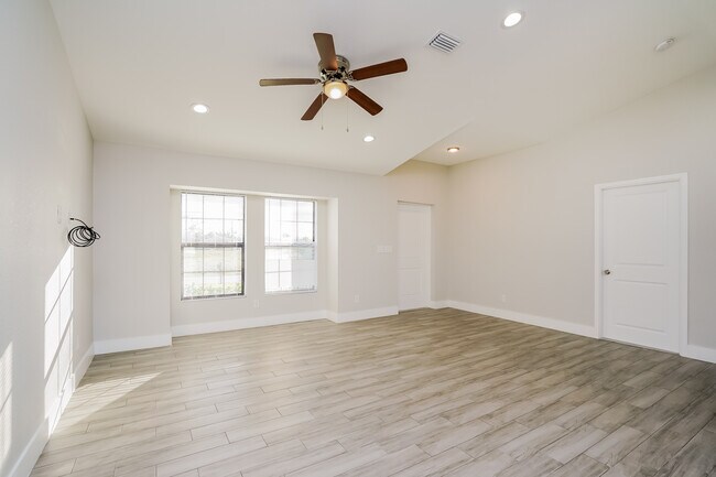 Foto del edificio - 1232 NE 7th Pl, Cape Coral, FL