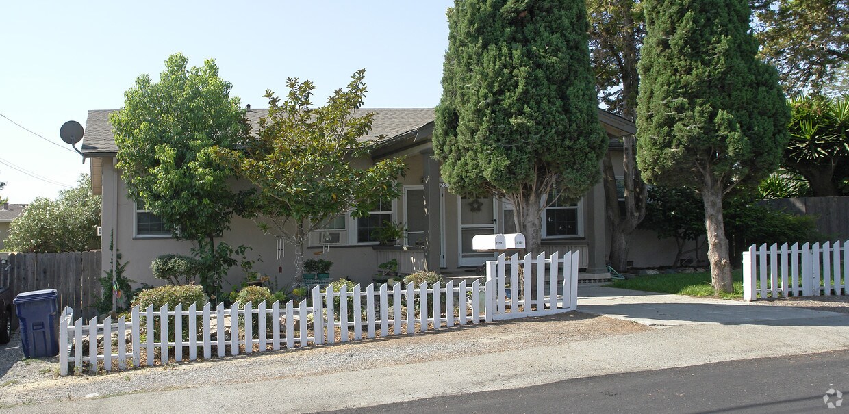 Building Photo - 2920 Rose St