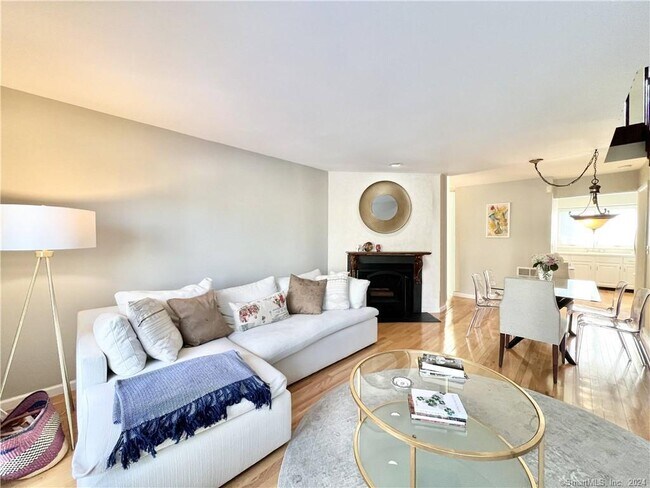 Foto del edificio - 81 Wolfpit Ave