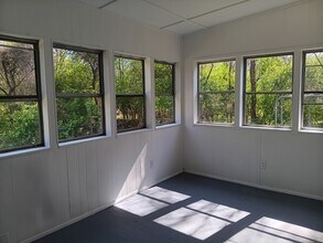 Building Photo - 925 Jones Dairy Rd