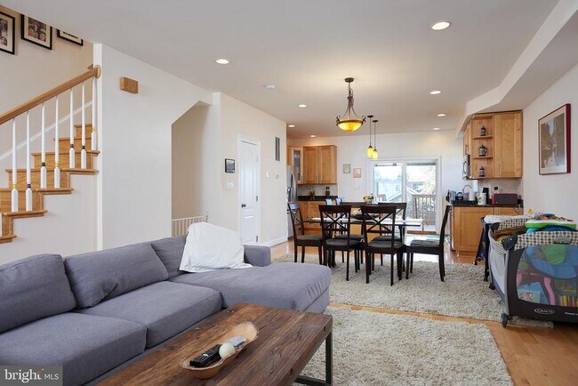 Foto del edificio - 324 Varnum St NW