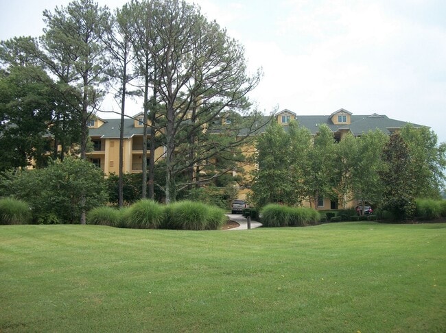 Building Photo - Now accepting application for 2 bedroom 2 ...