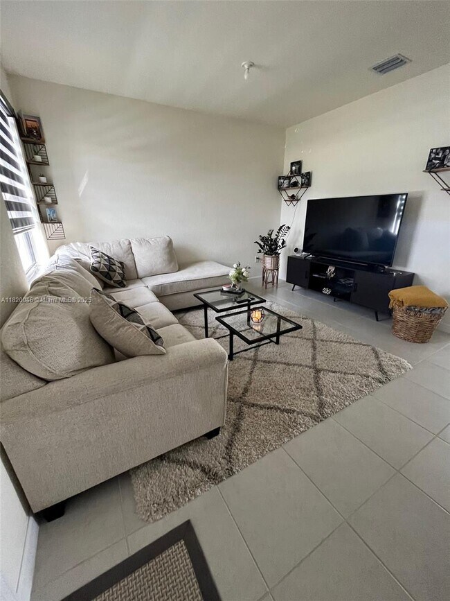 Foto del edificio - 3413 W 113th St