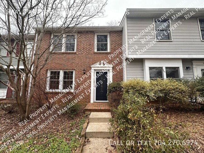 Foto del edificio - Charming 3BR/2.5BA Townhouse in Charlotte!