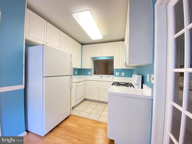 Building Photo - 10353 Sager Ave