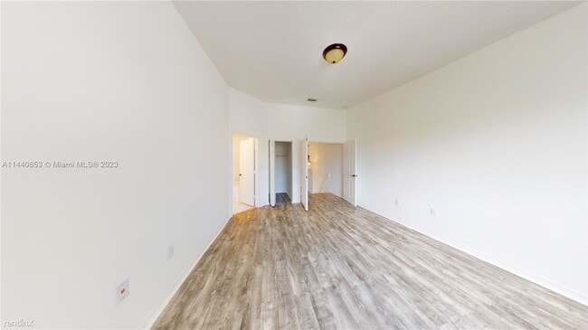 Building Photo - 3 br, 2.5 bath House - 2231 SE 26th Ln # 2...