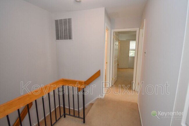 Foto del edificio - 5 Sandy Ridge Dr