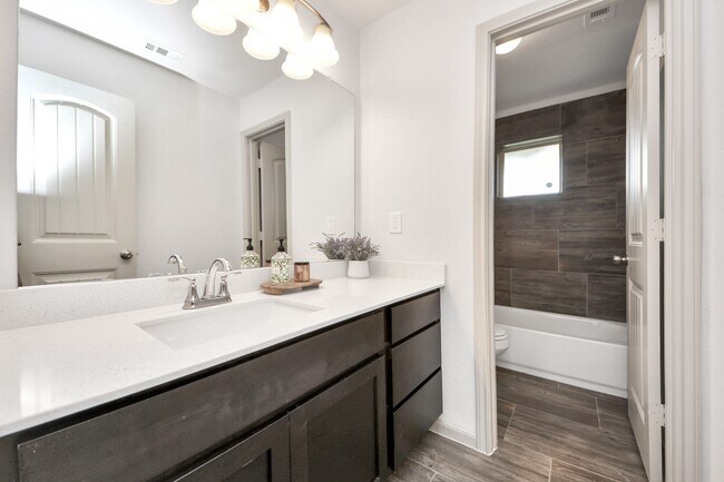 Foto del edificio - 7971 Tuscan Cypress Dr