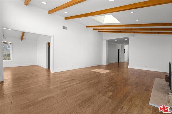 Building Photo - 2255 Westridge Rd