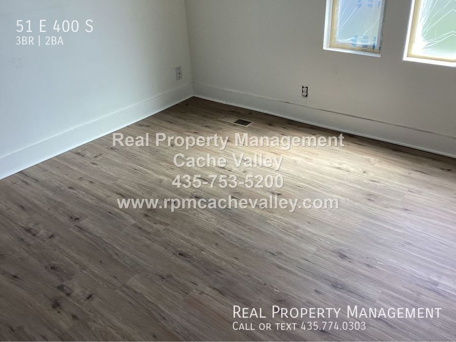 Building Photo - 51 E 400 S