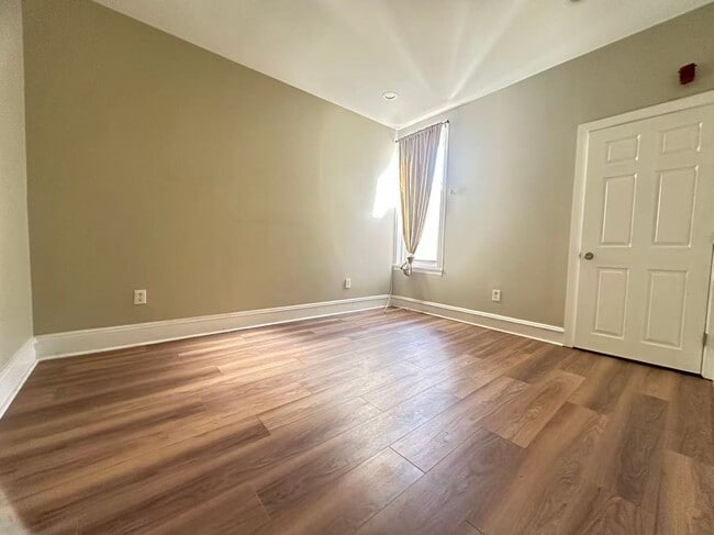 Photo - 1828 W Diamond St Apartment