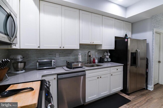 Building Photo - 2262 N Bouvier St