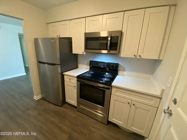 Foto del edificio - 2216 Spring Park Rd