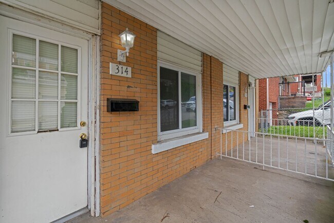 Foto del edificio - SCORE 1ST MONTH'S RENT FREE IF SIGNED BY AUGUST 7!Convenient 2 Bedroom home in Mt. Washington ava...