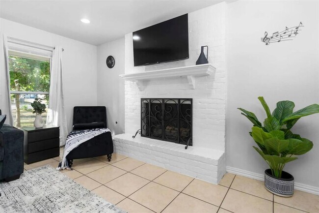 Building Photo - 6509 Sunstrip Dr