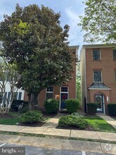 Building Photo - 652 Currant Ct