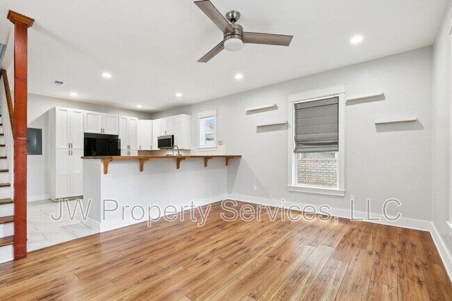 Building Photo - 3701-03 Derbigny St