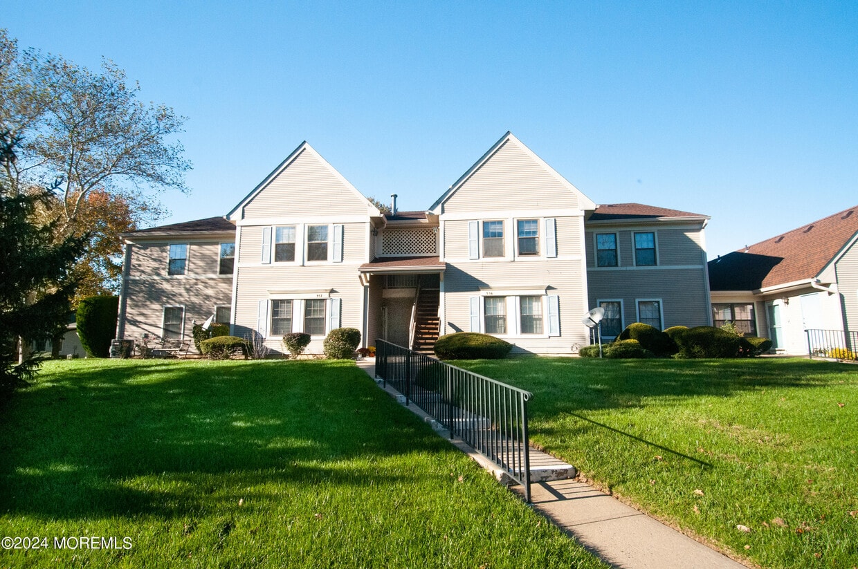 361 Wycoff Way W, East Brunswick, NJ 08816 House Rental in East