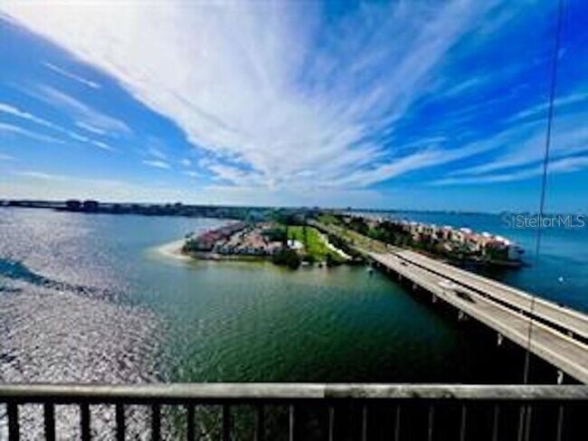 Foto del edificio - 5220 Brittany Dr S