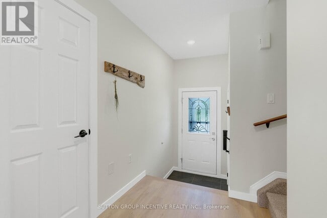 Photo du bâtiment - 822 Coral Springs Ln