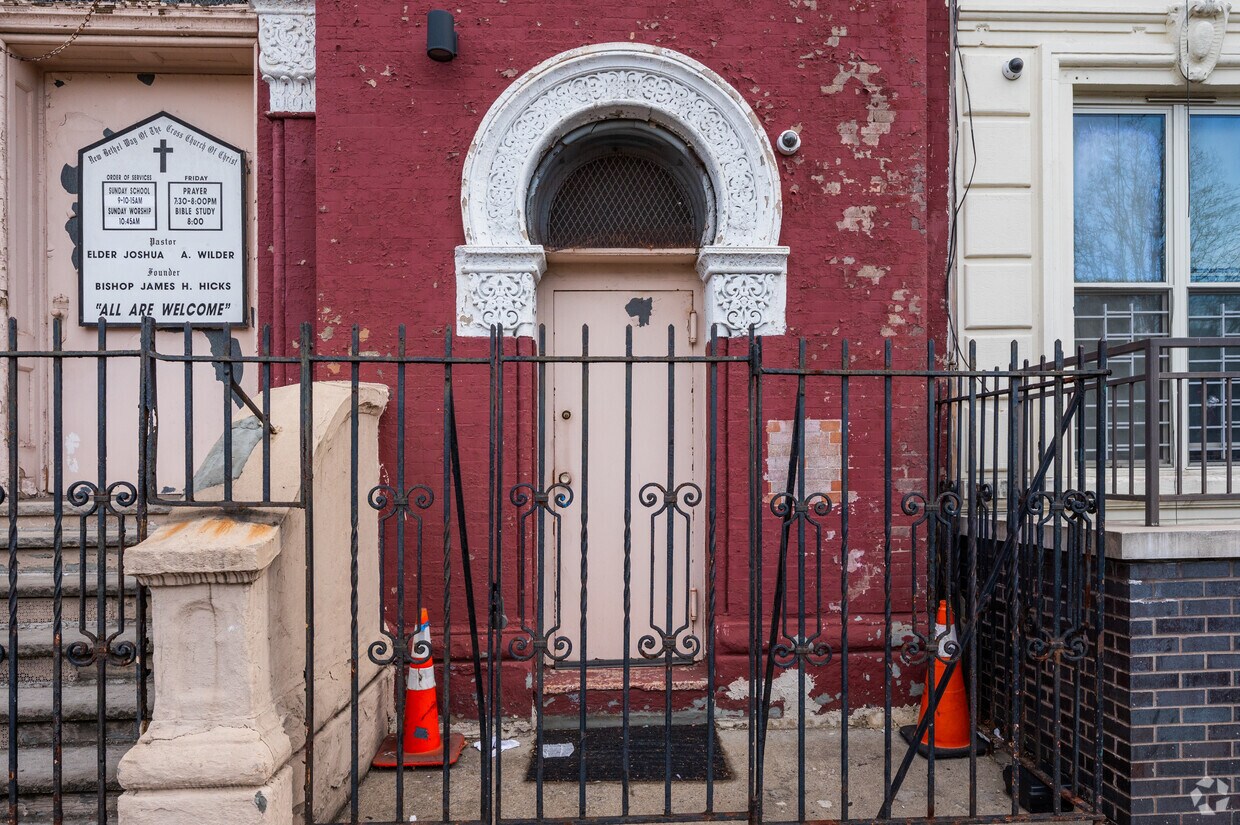 Building Photo - 21 W 118th St