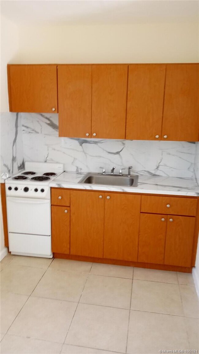 Foto del edificio - 688 NE 85th St