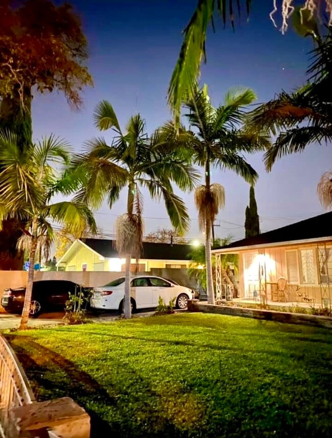 Photo - 707 N Baker St House