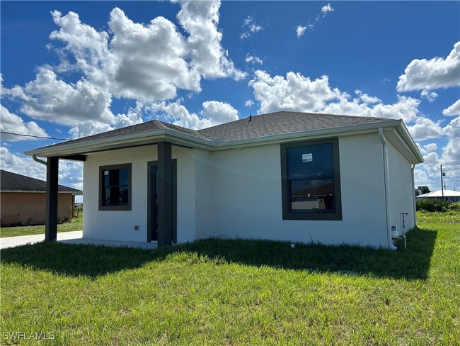 Building Photo - 8014 Mangrove Cir