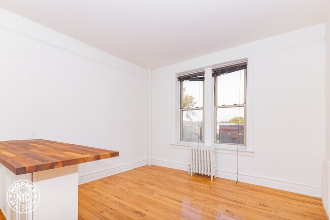 Building Photo - 61-17 68th Ave