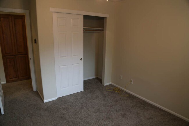 Foto del edificio - Single Level 4 bed 2 bath home