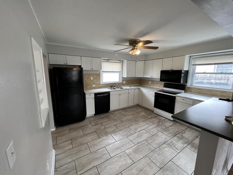 Primary Photo - 303 8th Ave