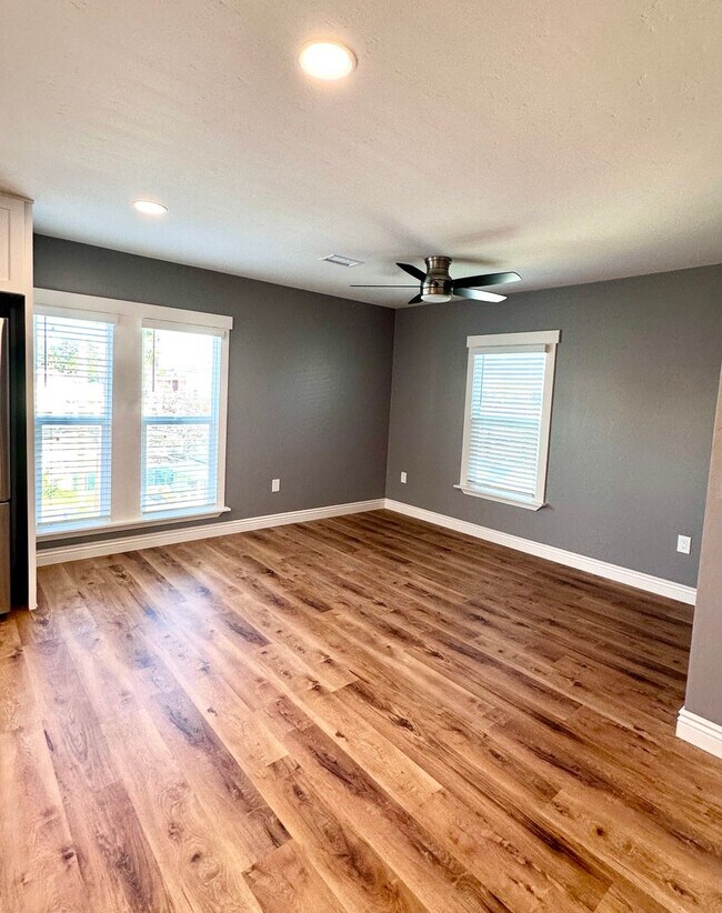 Building Photo - Third Avenue Duplex