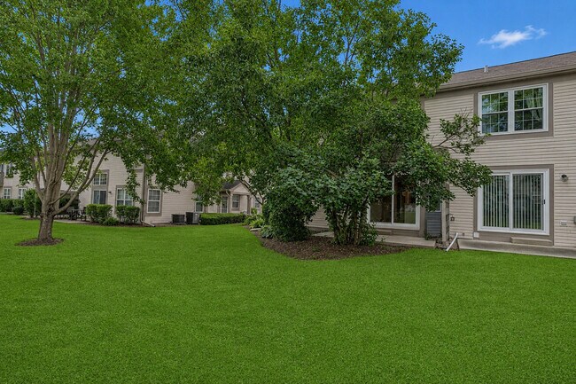 Building Photo - 651 Lancaster Cir