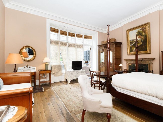 Building Photo - 130 East 62nd Street