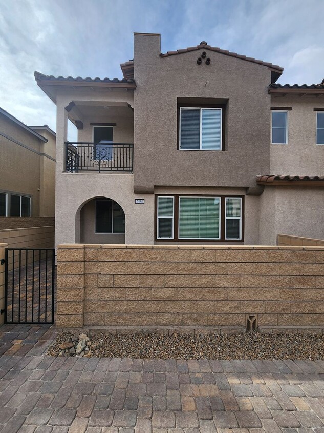 Foto principal - Spacious, Newly Built Two-Story Townhouse ...