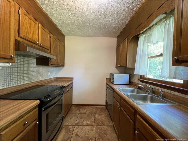 Building Photo - 404 Adger Ct