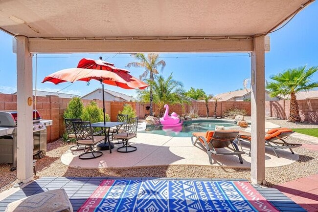 Foto del edificio - FURNISHED W/OASIS POOL AVAIL. 8.15.2026 REDUCED $3200 RESERVE TODAY