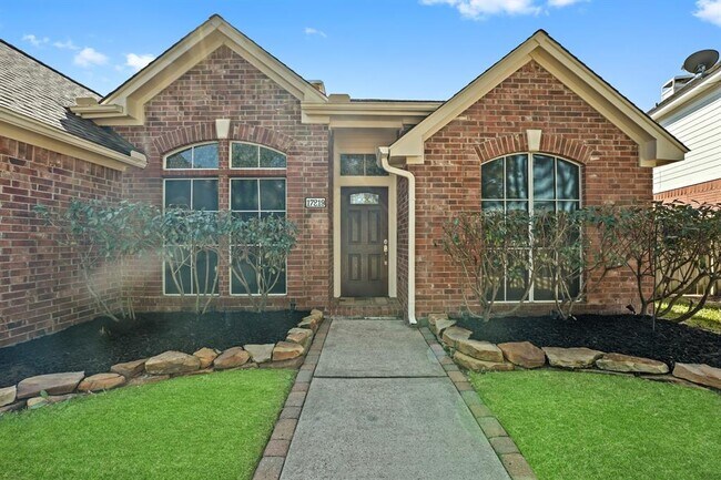 Building Photo - 17219 Sandestine Dr