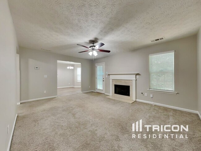 Building Photo - 330 Summit View Dr