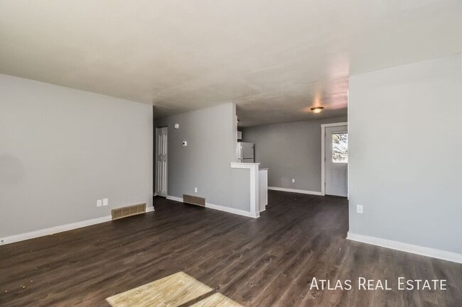 Building Photo - 4644 Scenic Cir