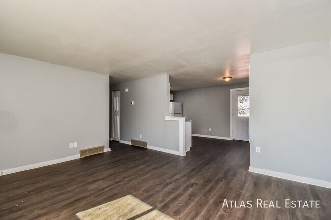 Foto del edificio - 4644 Scenic Cir