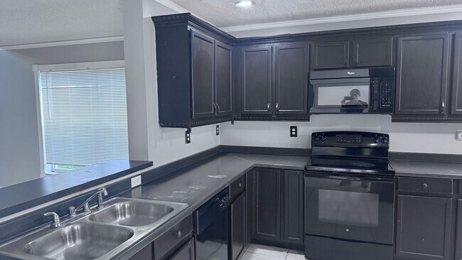 Foto del edificio - Spacious 3/2.5 in River Ridge with Pool in...