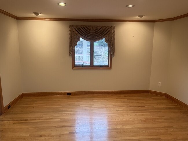 Foto del edificio - 180 Eleanor Dr