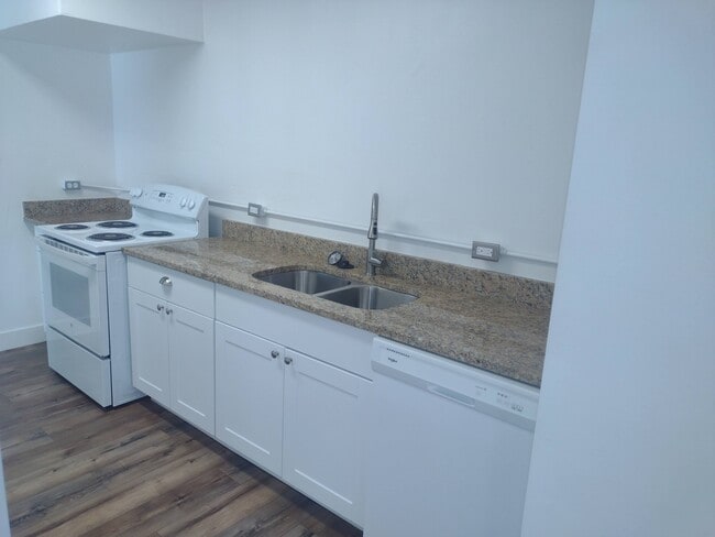 Building Photo - 508 27th St