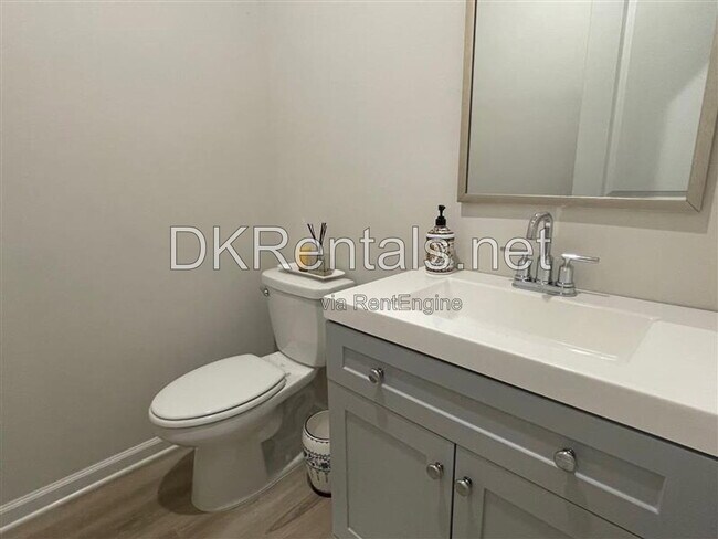 Building Photo - 1375 Vayda Ct