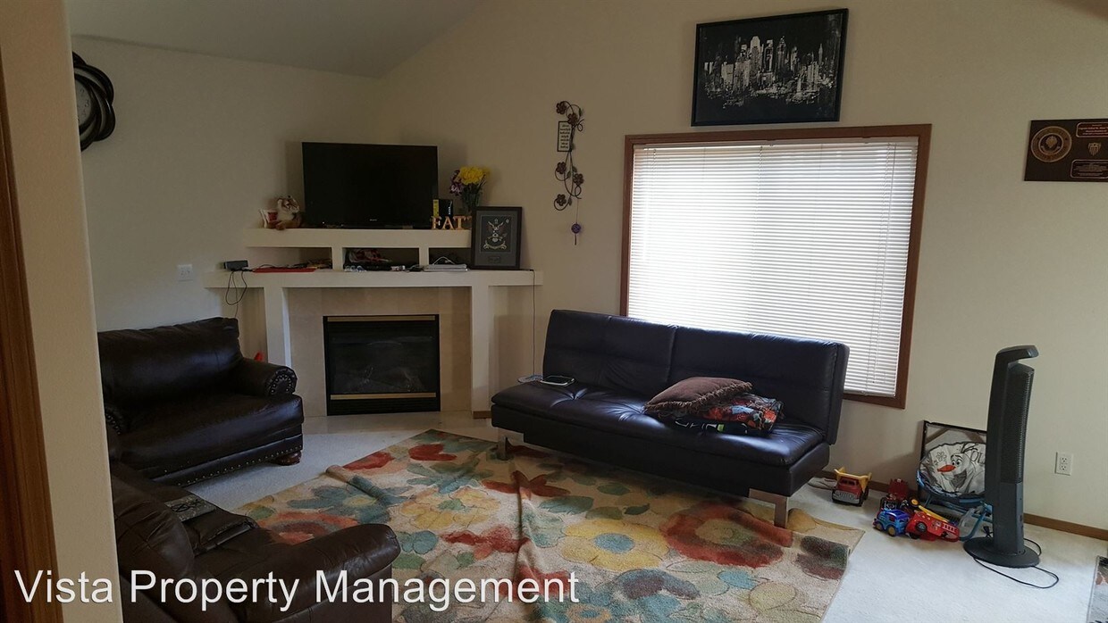 Building Photo - 4 br, 2.5 bath House - 1607 201st St. E