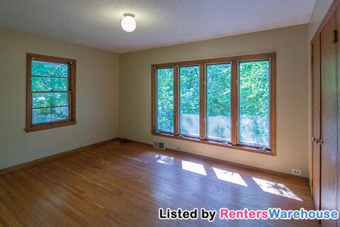 Building Photo - 2988 Pilot Knob Rd