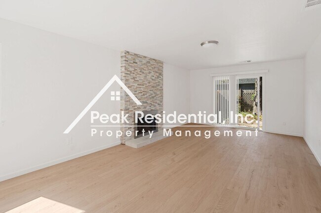 Foto del edificio - Updated Woodland 2bd/1ba Duplex