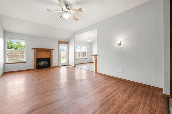 Building Photo - 616 Garrison Ln